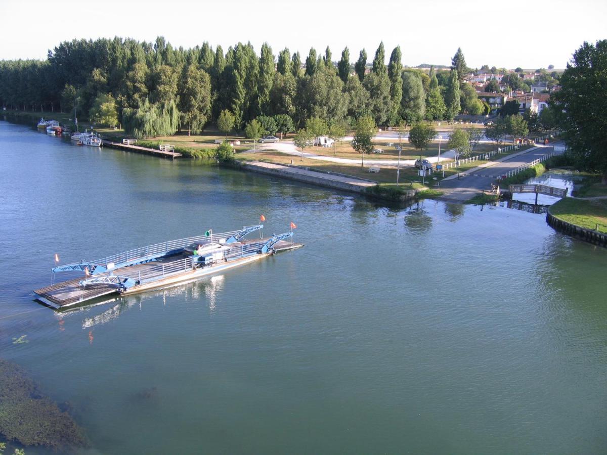 Camping Belle Riviere Chaniers ภายนอก รูปภาพ