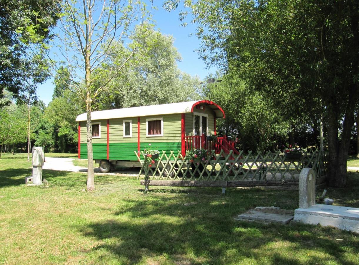 Camping Belle Riviere Chaniers ภายนอก รูปภาพ