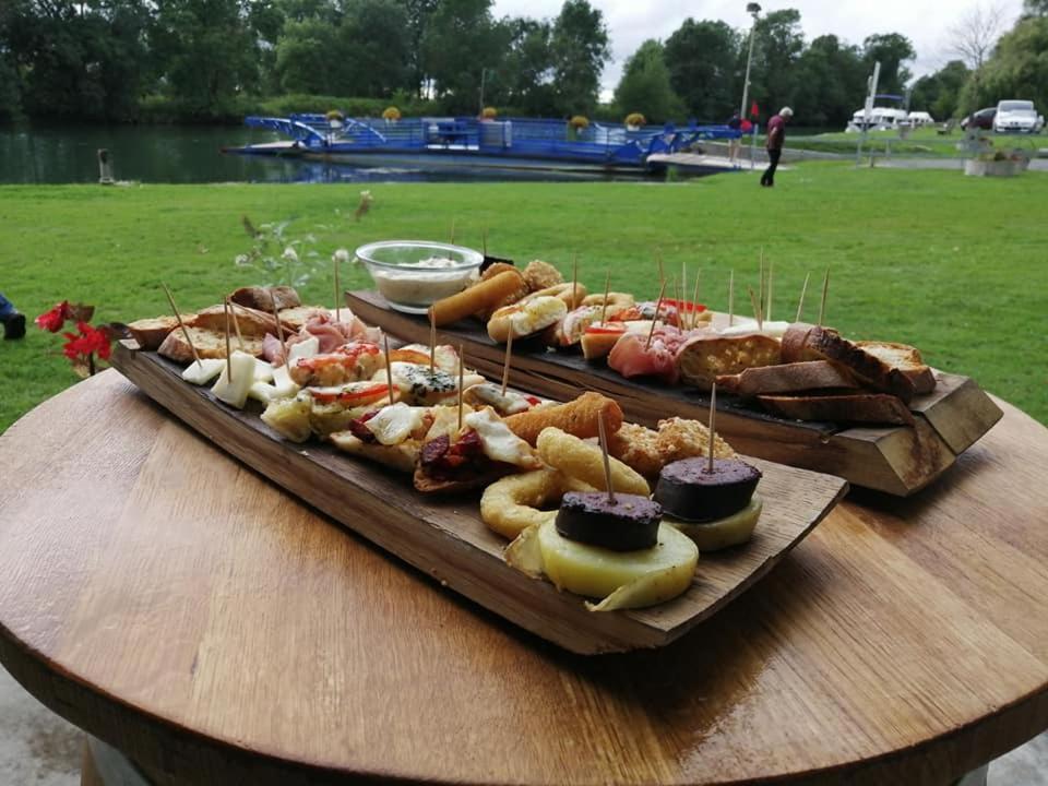 Camping Belle Riviere Chaniers ภายนอก รูปภาพ