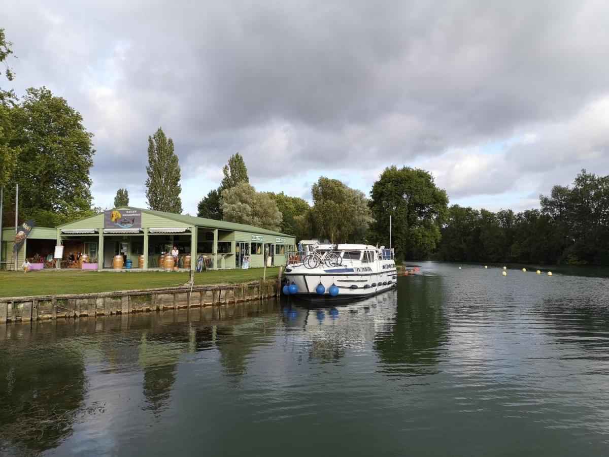 Camping Belle Riviere Chaniers ภายนอก รูปภาพ