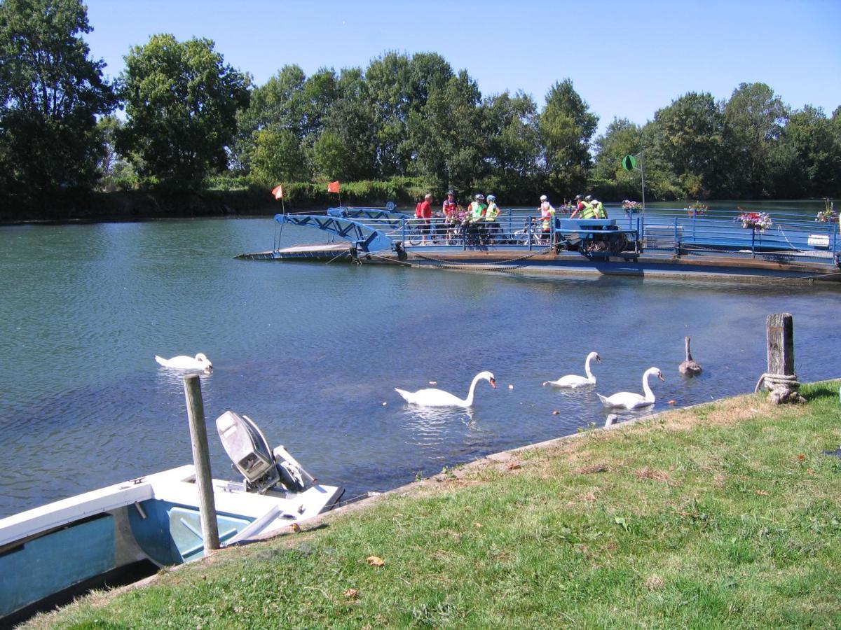 Camping Belle Riviere Chaniers ภายนอก รูปภาพ