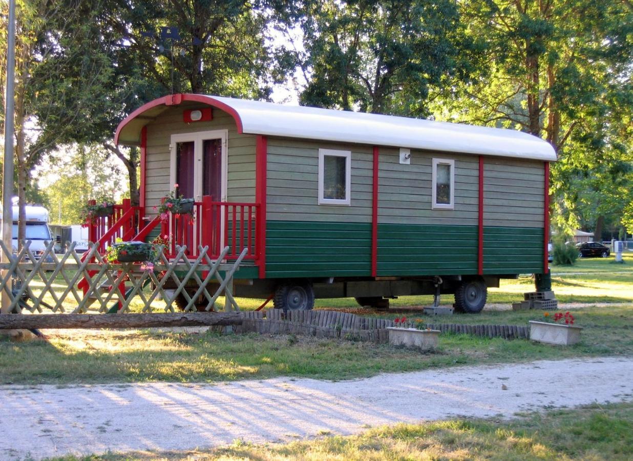 Camping Belle Riviere Chaniers ภายนอก รูปภาพ