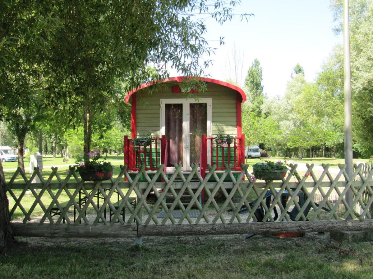 Camping Belle Riviere Chaniers ภายนอก รูปภาพ