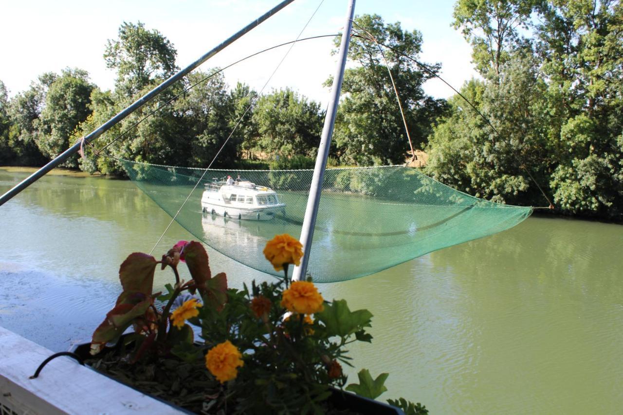 Camping Belle Riviere Chaniers ภายนอก รูปภาพ