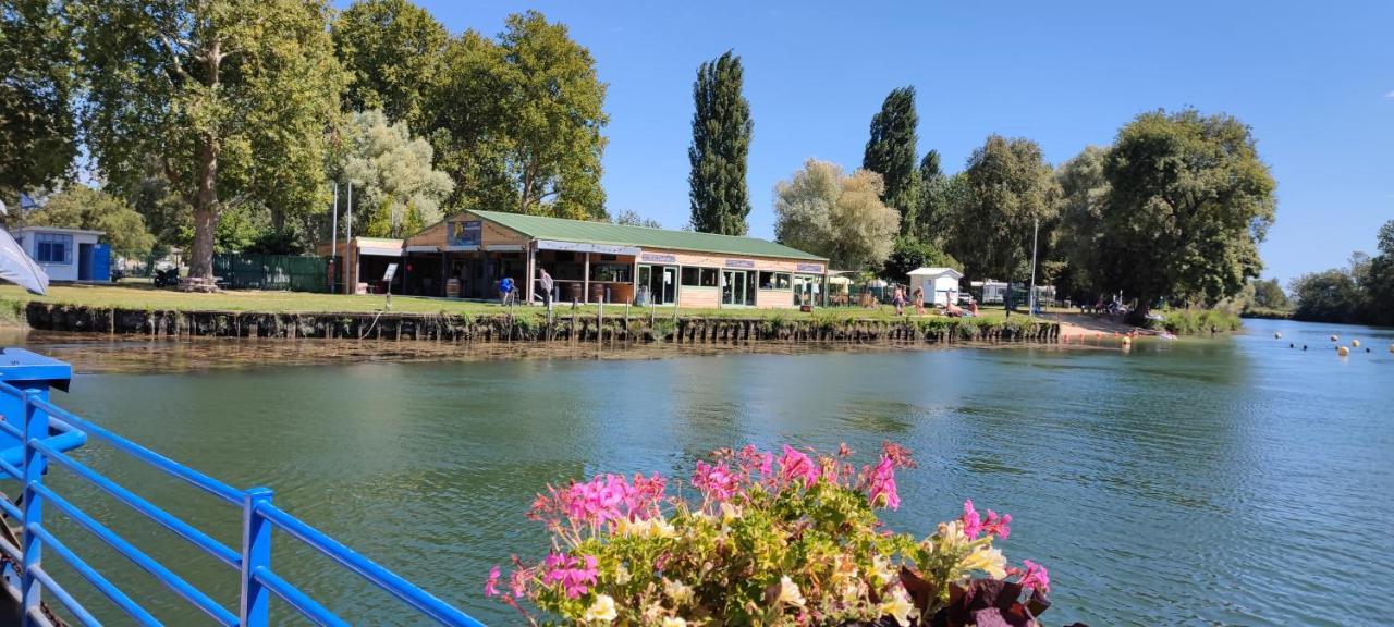 Camping Belle Riviere Chaniers ภายนอก รูปภาพ