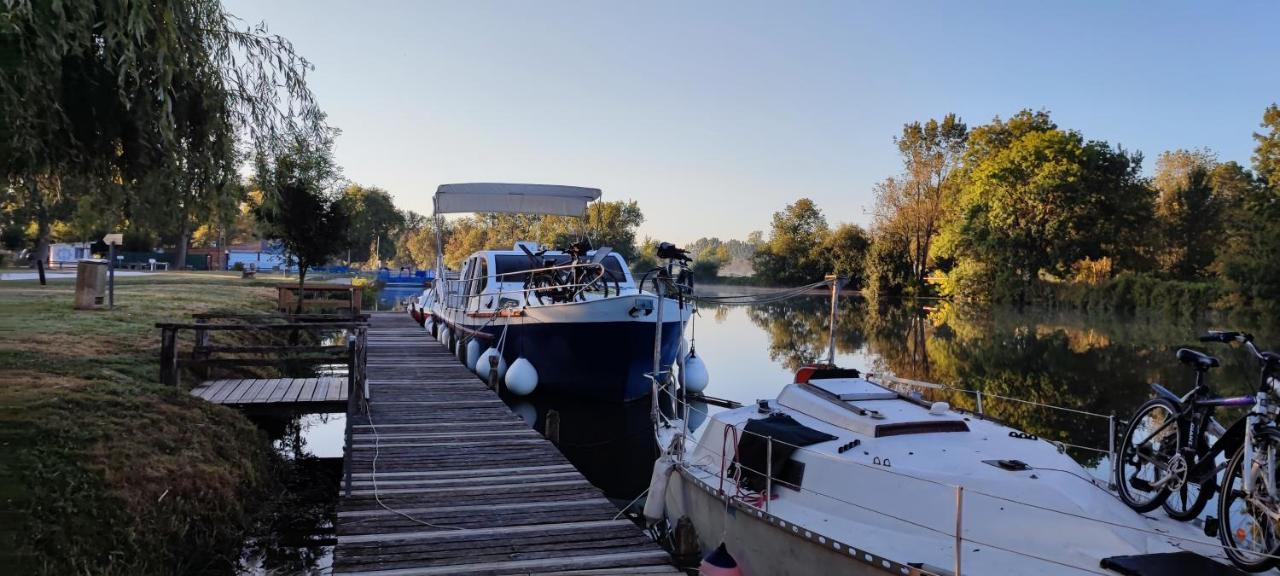 Camping Belle Riviere Chaniers ภายนอก รูปภาพ