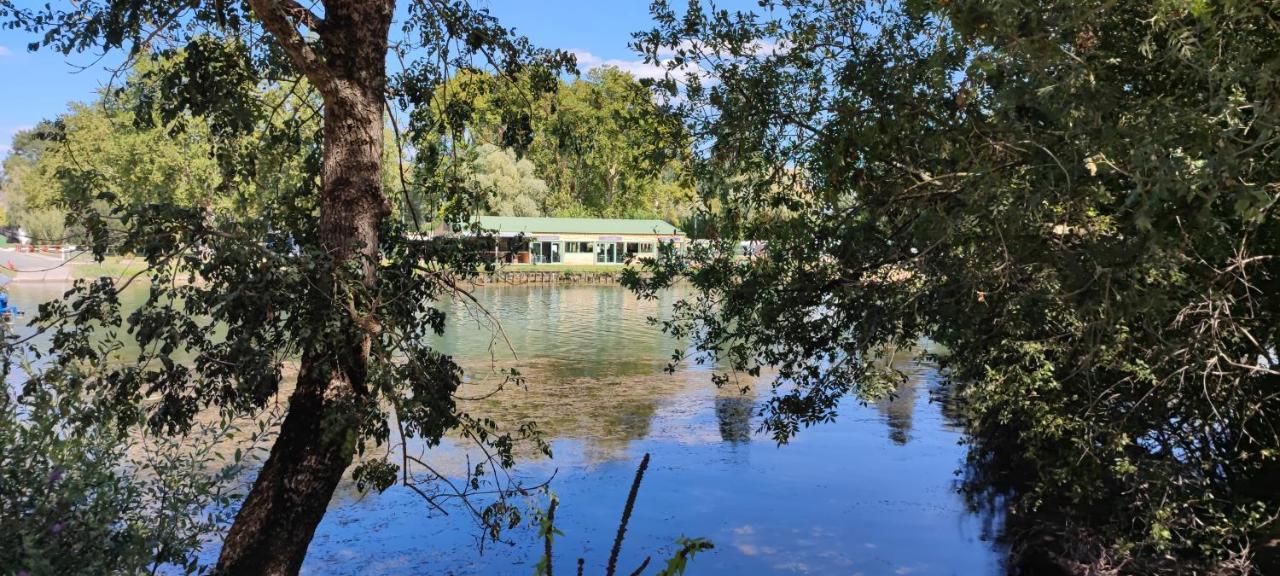 Camping Belle Riviere Chaniers ภายนอก รูปภาพ