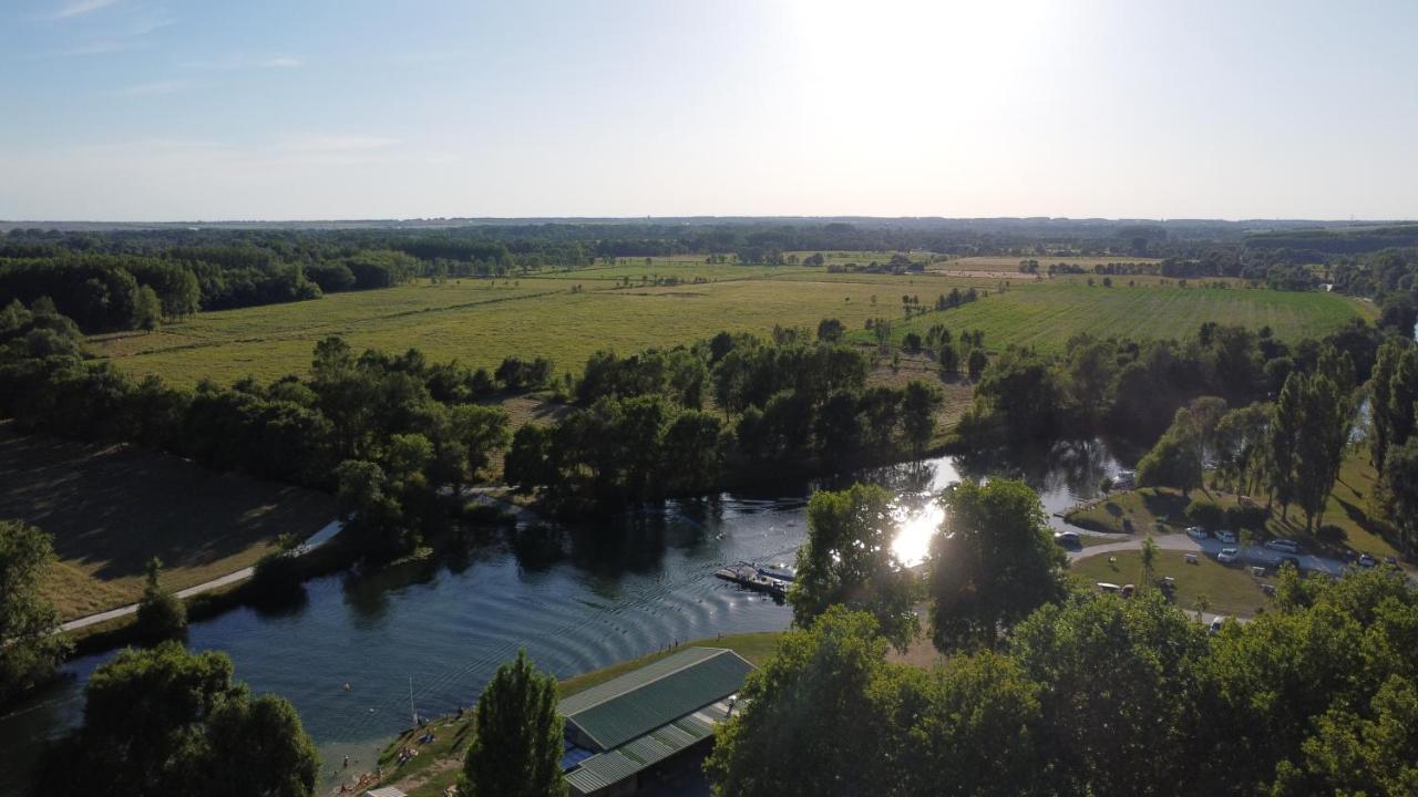 Camping Belle Riviere Chaniers ภายนอก รูปภาพ